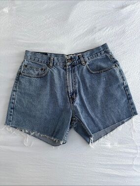BCC Vintage | Loose Fit | Frayed Hem Denim Shorts in Blue | 32/30 | 100% cotton